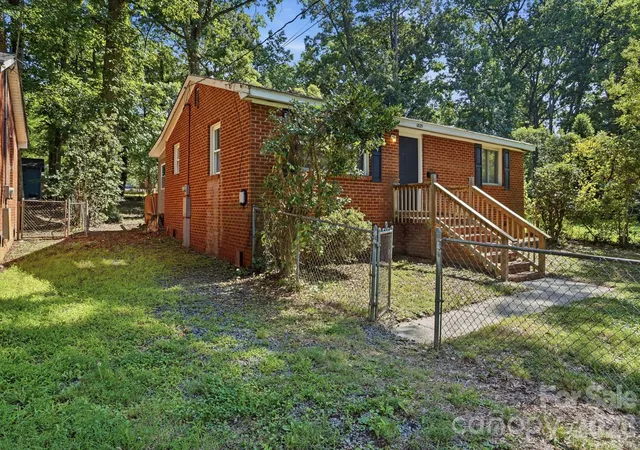 Photo 2 of Single family home for sale at 1805 Purser Dr, Charlotte, NC 28215 | MLS# 4412286 | Listing updated on 2026-08-11