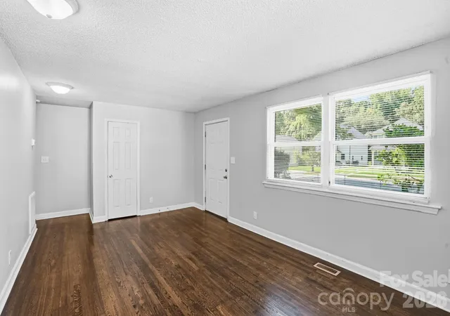 Photo 4 of Single family home for sale at 1805 Purser Dr, Charlotte, NC 28215 | MLS# 4412286 | Listing updated on 2026-08-11