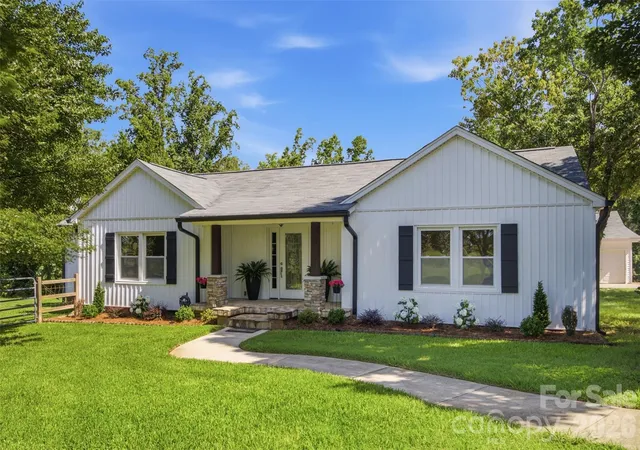 Photo 2 of Single family home for sale at 10814 Moores Chapel Rd, Charlotte, NC 28214 | MLS# 4412287 | Listing updated on 2026-09-18
