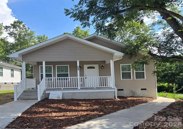 Photo 1 of Single family home for sale at 209 W Roswell St, Troy, NC 27371 | MLS# 4412291 | Listing updated on 2026-08-27