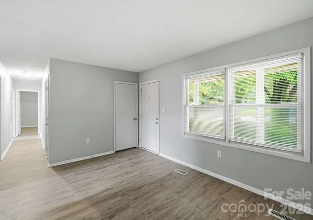 3rd image of 1501 Whisnant St, Charlotte, NC 28206 | MLS# 4412296