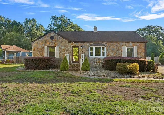 image of 2561 Lumina Ave, Charlotte, NC 28208 | MLS# 4412298