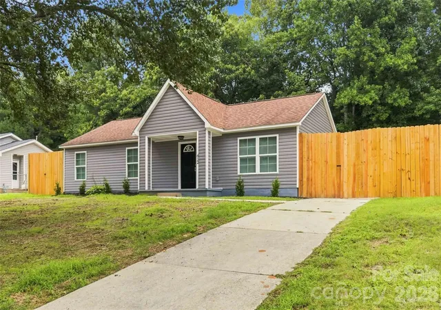 2nd image of 412 E Mclelland Ave, Mooresville, NC 28115 | MLS# 4412323