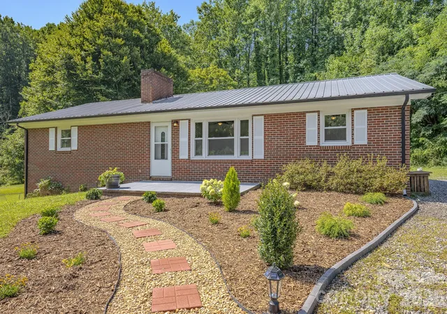 Photo 1 of Single family home for sale at 8525 Us 25/70 Hwy, Marshall, NC 28753 | MLS# 4412343 | Listing updated on 2026-08-26