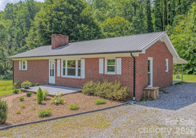 Photo 2 of Single family home for sale at 8525 Us 25/70 Hwy, Marshall, NC 28753 | MLS# 4412343 | Listing updated on 2026-08-26