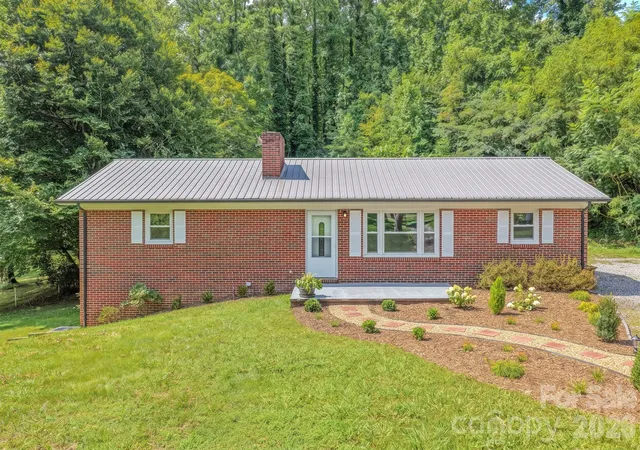 Photo 3 of Single family home for sale at 8525 US 25/70 Hwy, Marshall, NC 28753 | MLS# 4412343 | Listing updated on 2026-08-26