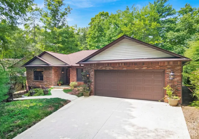 Photo 1 of Single family home for sale at 542 Soquili Dr, Brevard, NC 28712 | MLS# 4412344 | Listing updated on 2026-08-21