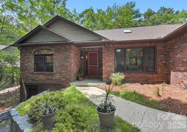 Photo 3 of Single family home for sale at 542 Soquili Dr, Brevard, NC 28712 | MLS# 4412344 | Listing updated on 2026-08-21