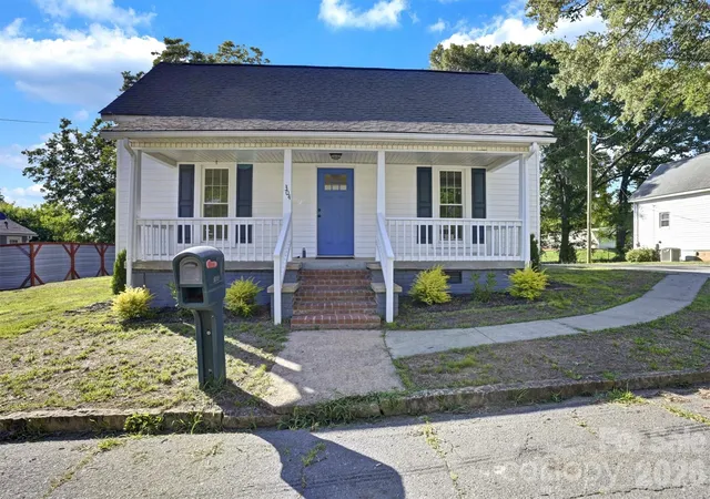 Photo 2 of Single family home for sale at 304 Misenheimer Dr Nw, Concord, NC 28025 | MLS# 4412345 | Listing updated on 2026-09-13