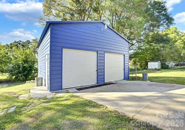 Photo 3 of Single family home for sale at 304 Misenheimer Dr Nw, Concord, NC 28025 | MLS# 4412345 | Listing updated on 2026-09-13