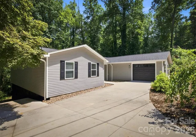 3rd image of 3517 Crestwood Dr, Morganton, NC 28655 | MLS# 4412373