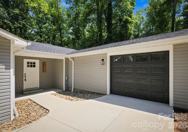 4th image of 3517 Crestwood Dr, Morganton, NC 28655 | MLS# 4412373