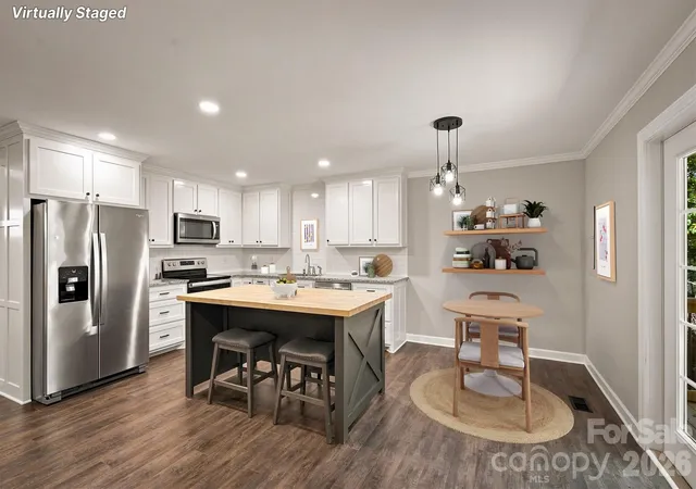 Photo 3 of Single family home for sale at 3517 Crestwood Dr, Morganton, NC 28655 | MLS# 4412373 | Listing updated on 2026-10-08
