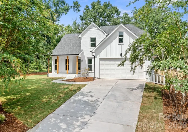 3rd image of 13121 Graymist Dr, Charlotte, NC 28215 | MLS# 4412376