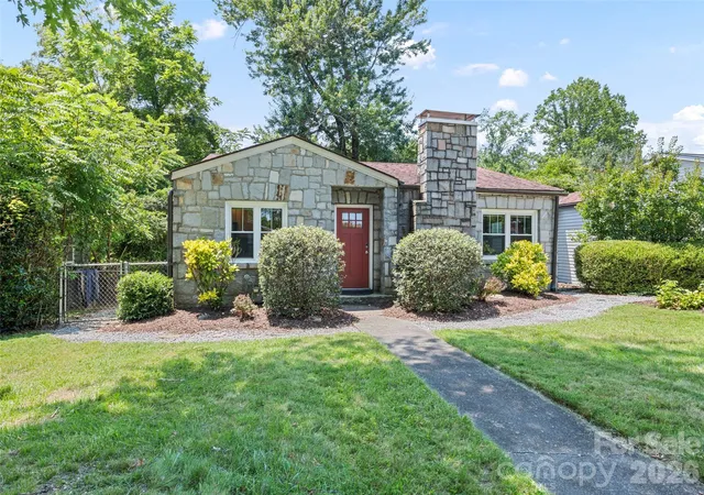 1st image of 1909 Arlington Pl, Hendersonville, NC 28791 | MLS# 4412388