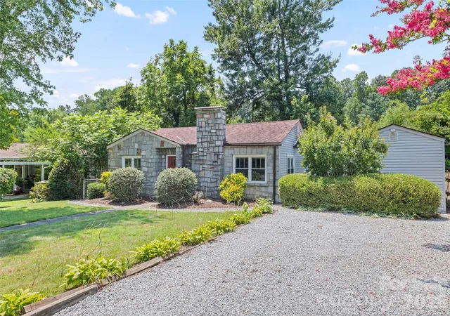2nd image of 1909 Arlington Pl, Hendersonville, NC 28791 | MLS# 4412388