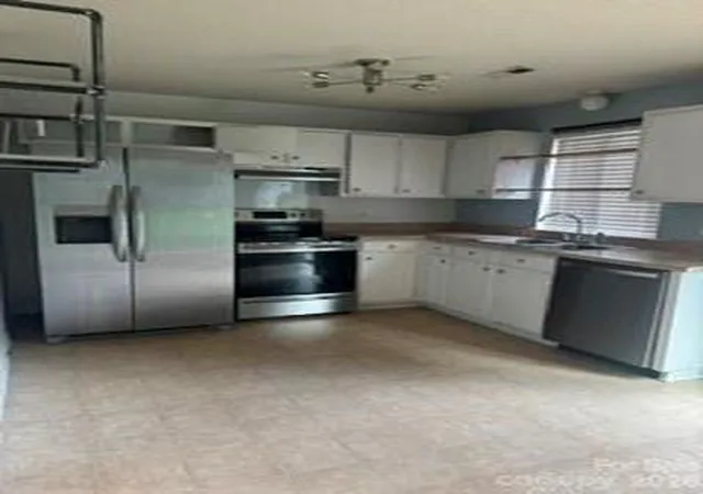 Photo 4 of Single family home for sale at 8417 Pinstripe Ln, Charlotte, NC 28227 | MLS# 4412413 | Listing updated on 2026-08-13