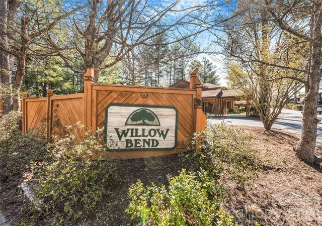 2nd image of 521 Courtwood Ln #8, Hendersonville, NC 28739 | MLS# 4412419