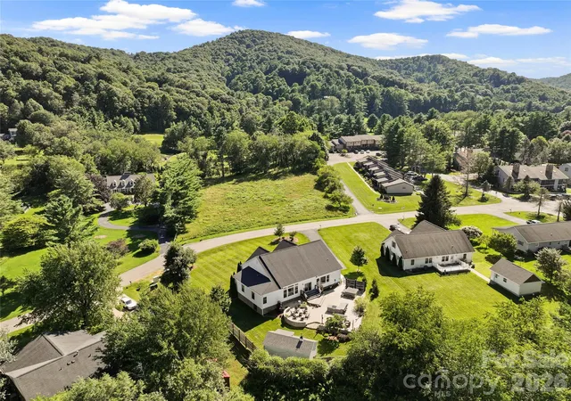 Photo 4 of Single family home for sale at 394 Kellwood Dr, Boone, NC 28607 | MLS# 4412428 | Listing updated on 2026-08-20