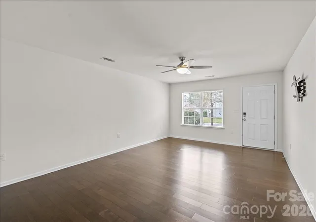 Photo 3 of Single family home for sale at 6066 Benedict Pl, Fort Mill, SC 29707 | MLS# 4412443 | Listing updated on 2026-08-31