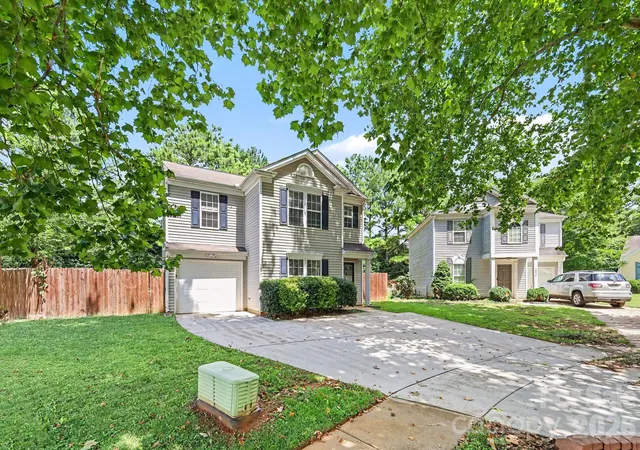 Photo 2 of Single family home for sale at 2877 Oasis Ln, Charlotte, NC 28214 | MLS# 4412459 | Listing updated on 2026-10-01