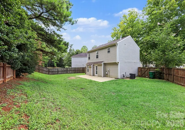 Photo 3 of Single family home for sale at 2877 Oasis Ln, Charlotte, NC 28214 | MLS# 4412459 | Listing updated on 2026-10-01