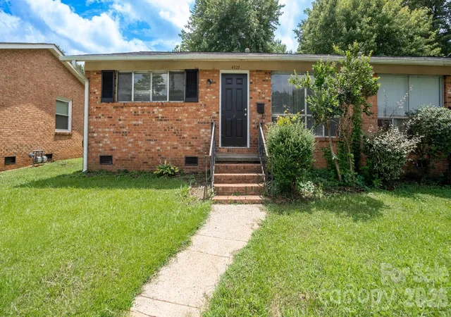 3rd image of 4926 Malibu Dr, Charlotte, NC 28215 | MLS# 4412464