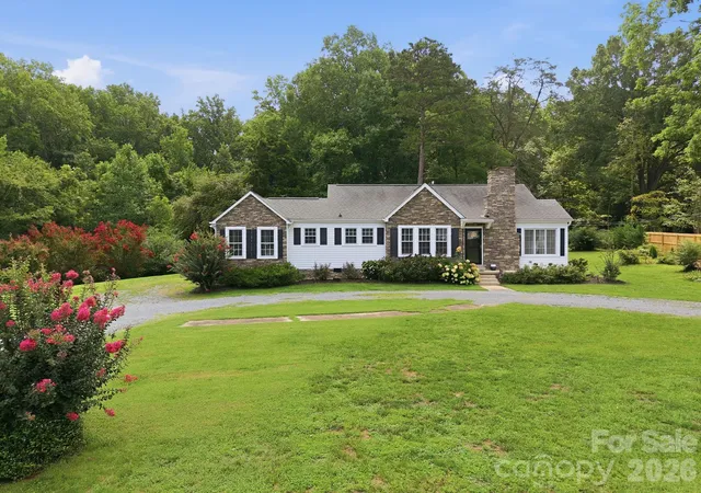 Photo 3 of Single family home for sale at 403 W Peeler St, Salisbury, NC 28146 | MLS# 4412472 | Listing updated on 2026-08-17