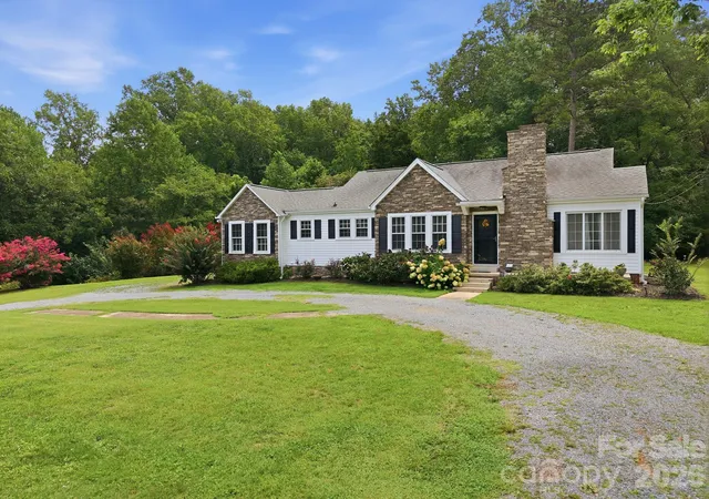 Photo 3 of Single family home for sale at 403 W Peeler St, Salisbury, NC 28146 | MLS# 4412472 | Listing updated on 2026-08-17