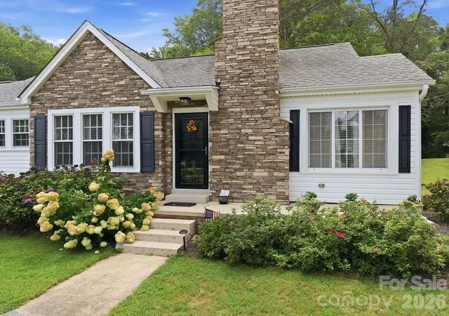 Photo 4 of Single family home for sale at 403 W Peeler St, Salisbury, NC 28146 | MLS# 4412472 | Listing updated on 2026-08-17