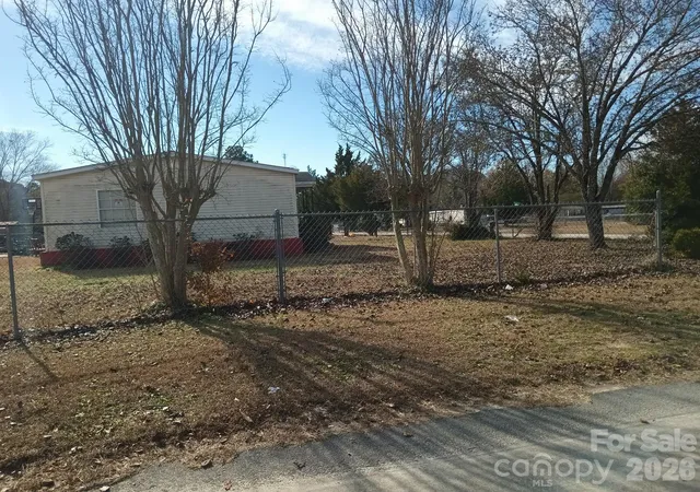 Photo 11 of Sale Pending at 60 Rolling Crk Dr, Sumter, SC 29153 | MLS# 4412498 | Listing updated on 2026-08-21