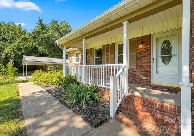 Photo 3 of Single family home for sale at 3004 Winston Dr Nw, Concord, NC 28027 | MLS# 4412500 | Listing updated on 2026-09-23