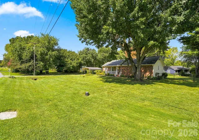 Photo 3 of Single family home for sale at 3004 Winston Dr Nw, Concord, NC 28027 | MLS# 4412500 | Listing updated on 2026-09-23