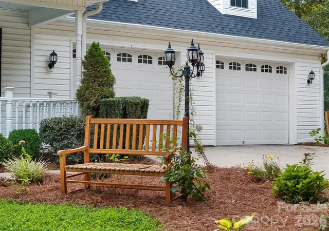 Photo 3 of Single family home for sale at 7233 Ridge Rd, Lexington, NC 27295 | MLS# 4412504 | Listing updated on 2026-08-19