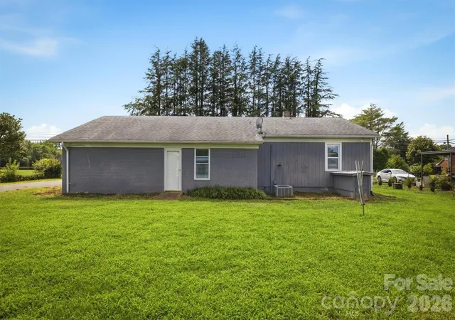 Photo 3 of Single family home for sale at 300 N Center St, Hildebran, NC 28637 | MLS# 4412512 | Listing updated on 2026-09-28
