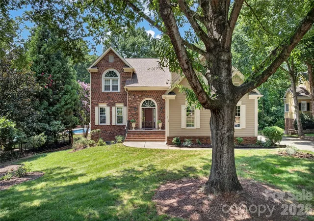 Photo 1 of Single family home for sale at 10552 Providence Arbours Dr, Charlotte, NC 28270 | MLS# 4412514 | Listing updated on 2026-10-30