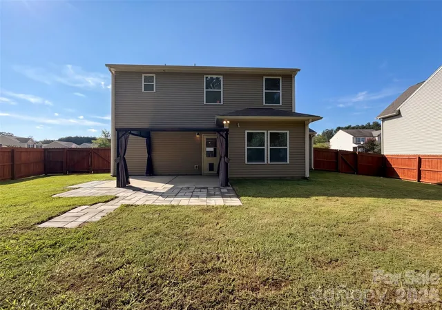 Photo 5 of Single family home for sale at 2618 Courtland Dr, Clover, SC 29710 | MLS# 4412524 | Listing updated on 2026-09-04