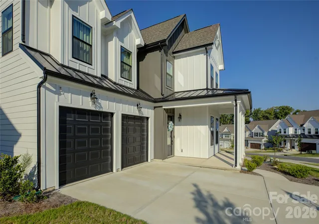 Photo 2 of Single family home for sale at 17910 Wilbanks Dr, Charlotte, NC 28278 | MLS# 4412553 | Listing updated on 2026-09-07