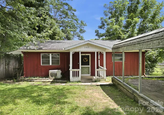 1st image of 307 Beverly Ave, Hendersonville, NC 28792 | MLS# 4412567