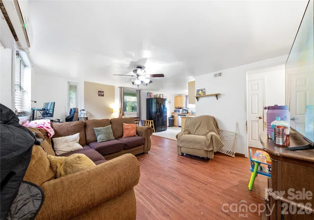 Photo 3 of Single family home for sale at 307 Beverly Ave, Hendersonville, NC 28792 | MLS# 4412567 | Listing updated on 2026-10-05
