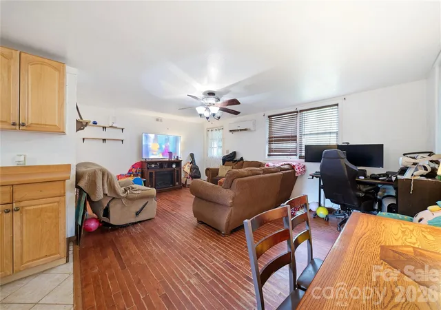 Photo 4 of Single family home for sale at 307 Beverly Ave, Hendersonville, NC 28792 | MLS# 4412567 | Listing updated on 2026-10-05