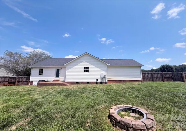 Photo 4 of Sale Pending at 2243 Mintew Cir, Lincolnton, NC 28092 | MLS# 4412571 | Listing updated on 2026-09-28