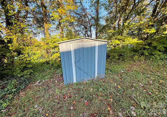 Photo 19 of Single family home for sale at 166 Albert Dr, Flat Rock, NC 28731 | MLS# 4412574 | Listing updated on 2026-10-15