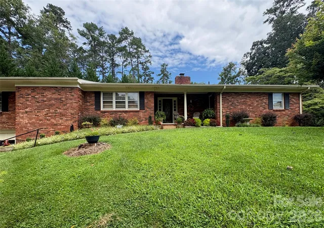 Photo 1 of Single family home for sale at 11 Thornberry Dr, Alexander, NC 28701 | MLS# 4412577 | Listing updated on 2026-08-20