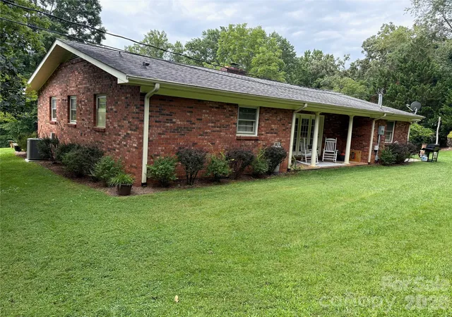 Photo 2 of Single family home for sale at 11 Thornberry Dr, Alexander, NC 28701 | MLS# 4412577 | Listing updated on 2026-08-20