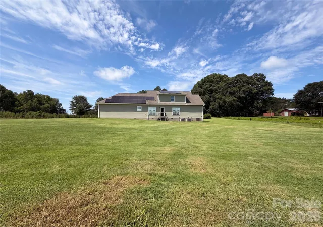 Photo 5 of Single family home for sale at 749 Williamsburg Est Rd, Clover, SC 29710 | MLS# 4412578 | Listing updated on 2026-09-05