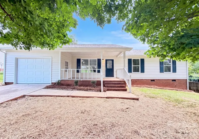 Photo 1 of Single family home for sale at 8822 Hunter Green Ln, Charlotte, NC 28227 | MLS# 4412591 | Listing updated on 2026-10-01