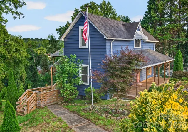 2nd image of 403 Sw Spruce St Sw, Lenoir, NC 28645 | MLS# 4412597