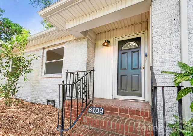 Photo 1 of Single family home for sale at 6109 Robinson Church Rd, Charlotte, NC 28215 | MLS# 4412598 | Listing updated on 2026-10-22