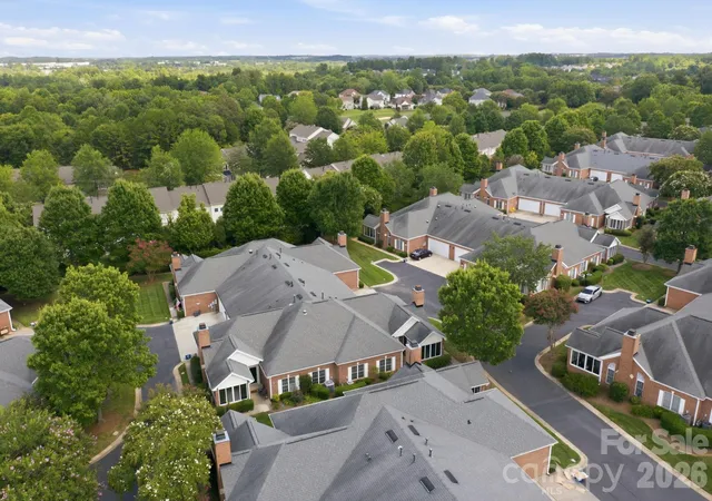 33rd image of 8528 Highland Glen Dr, Charlotte, NC 28269 | MLS# 4412611
